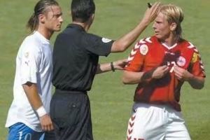 托蒂谈2004年欧洲杯自己吐口水:我很后悔,我至今依然感到羞愧