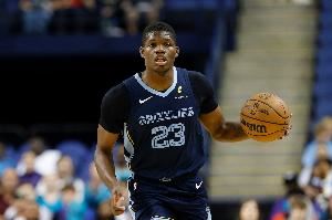 手感不佳!科沃德12投仅3中拿到12分6板 三分6中1