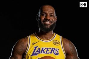 熟悉新队友!湖记:明天将是詹姆斯本赛季首次和球队合练