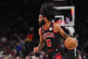 科比·怀特谈出场时间限制:随着比赛进行 感觉我的双腿愈发沉重